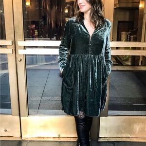 HOLDING HORSES Anthropologie Holiday  Velvet Long Sleeve Dress in Deep Green